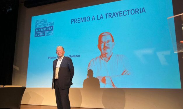 Periodista Mario Aguilera recibe Premio a la Trayectoria en Periodismo, Memoria y Derechos Humanos 2025